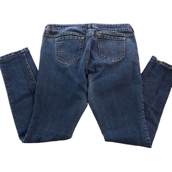 Torrid size 16R Jeans straight leg medium wash slight pulling - Picture 2 of 9